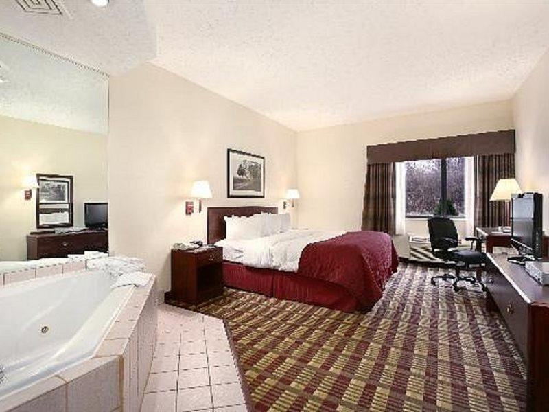 Baymont By Wyndham Boston Heights/Hudson Ξενοδοχείο Εξωτερικό φωτογραφία