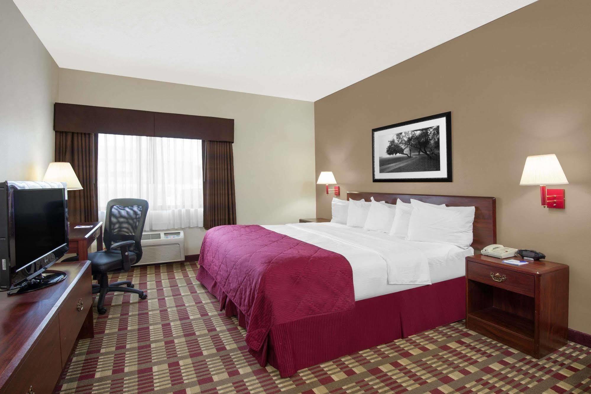 Baymont By Wyndham Boston Heights/Hudson Ξενοδοχείο Εξωτερικό φωτογραφία