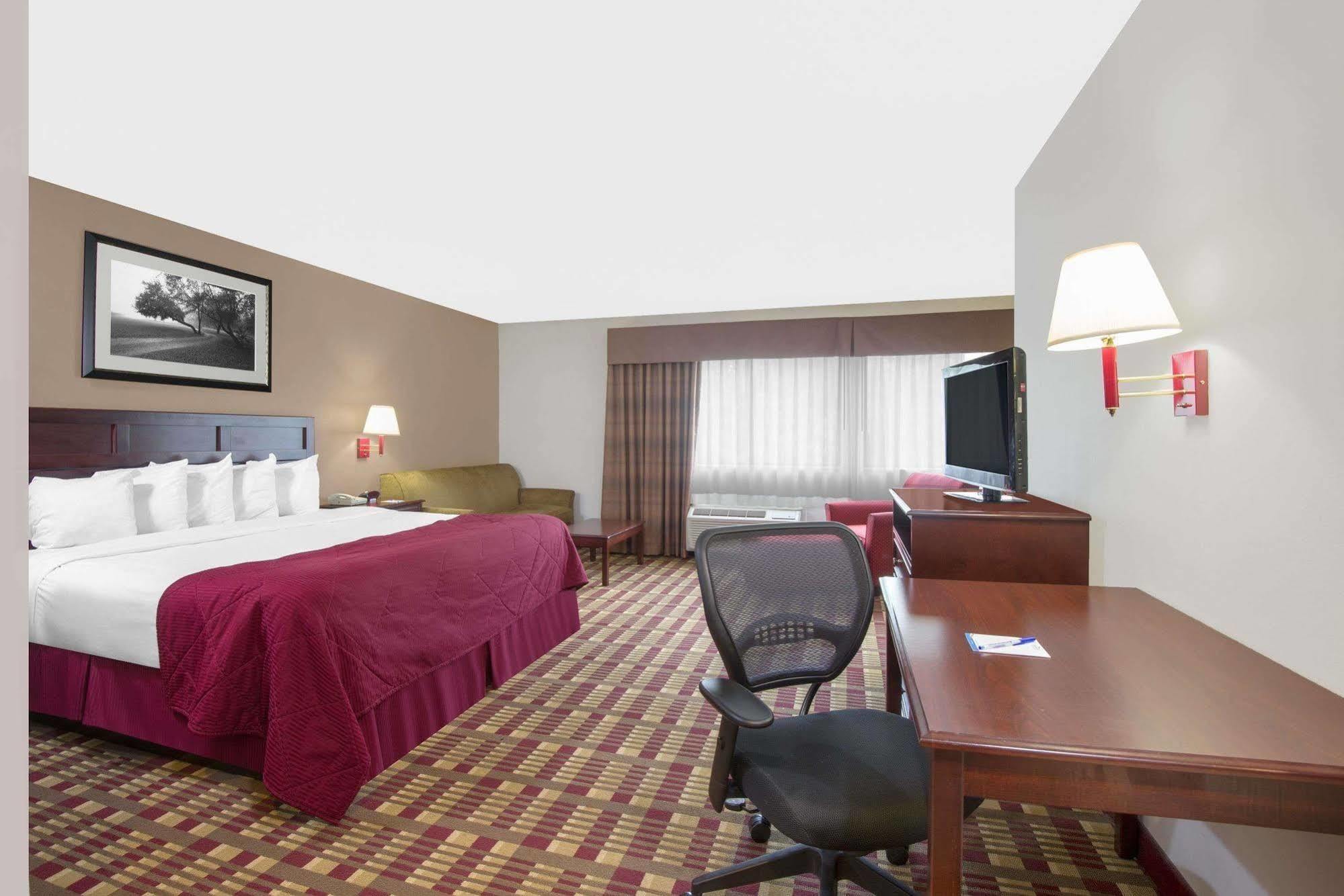 Baymont By Wyndham Boston Heights/Hudson Ξενοδοχείο Εξωτερικό φωτογραφία